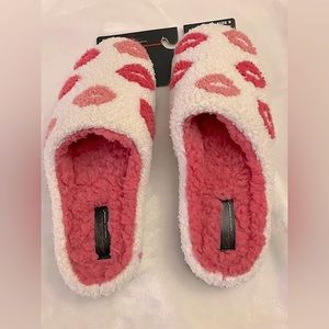 NWT Valentines Day Slippers
